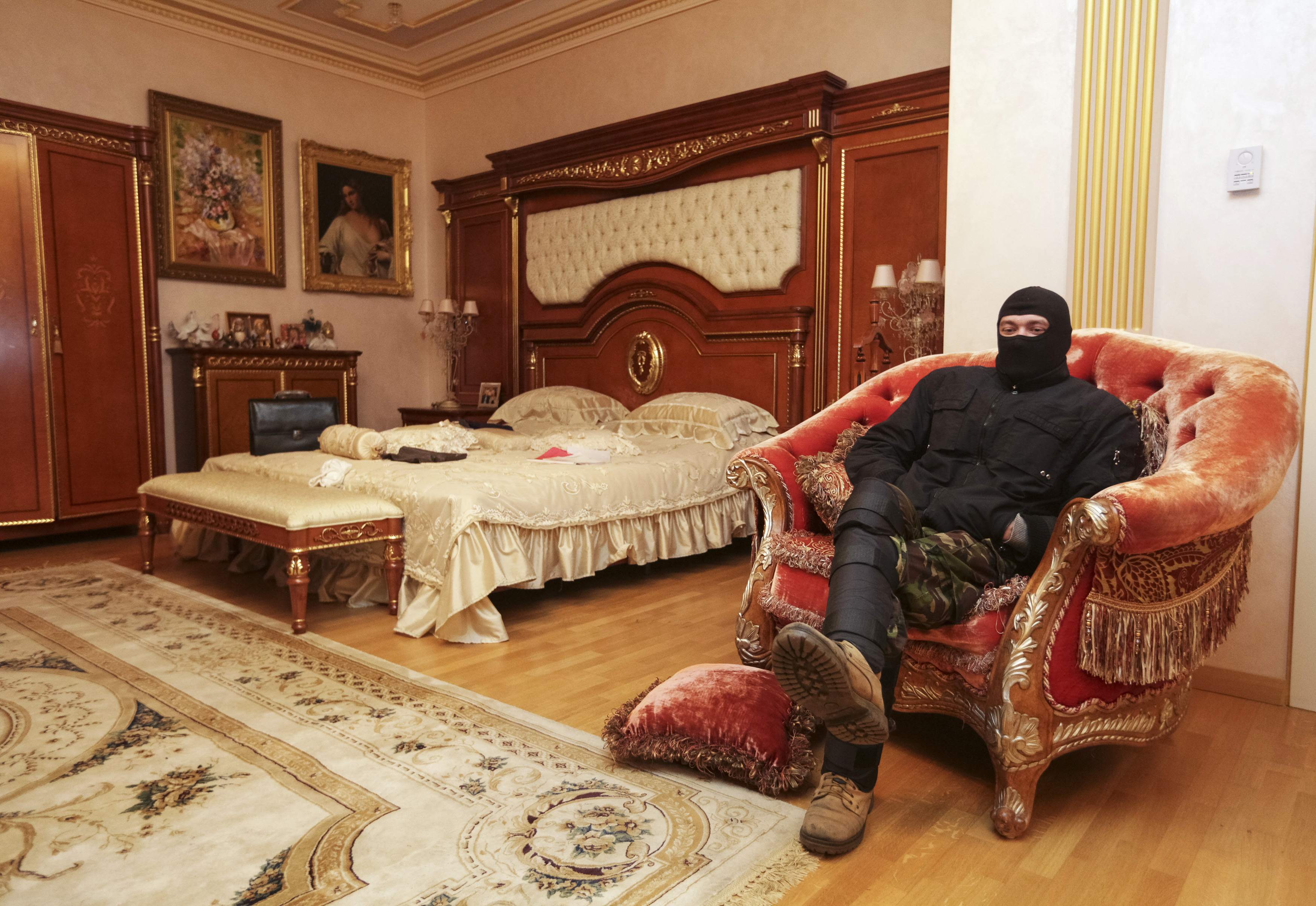В москве живут богато. Комната богатого человека. Квартиры чеченцев. Квартиры чиновников. Чеченский интерьер.
