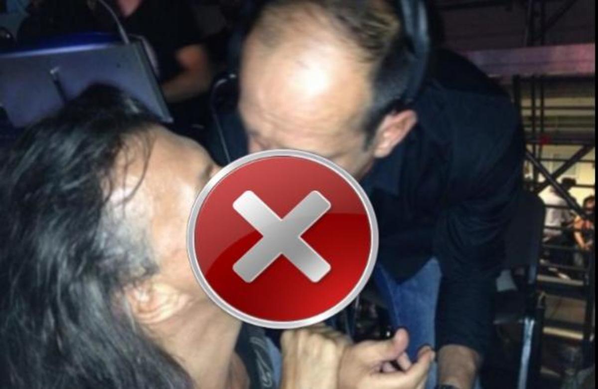 ΣΟΚ! Δείτε τον Ηλία Ψινάκη να φιλάει στο στόμα τον Φωκά Ευαγγελινό στη συναυλία του Φοίβου