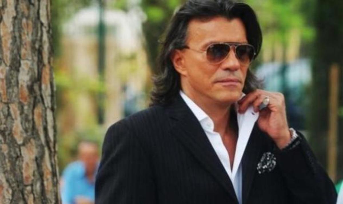 Το οργισμένο μήνυμα του Ηλία Ψινάκη: «Θέλω να ενημερώσω όλα αυτά τα ανθρωπάκια ότι…»