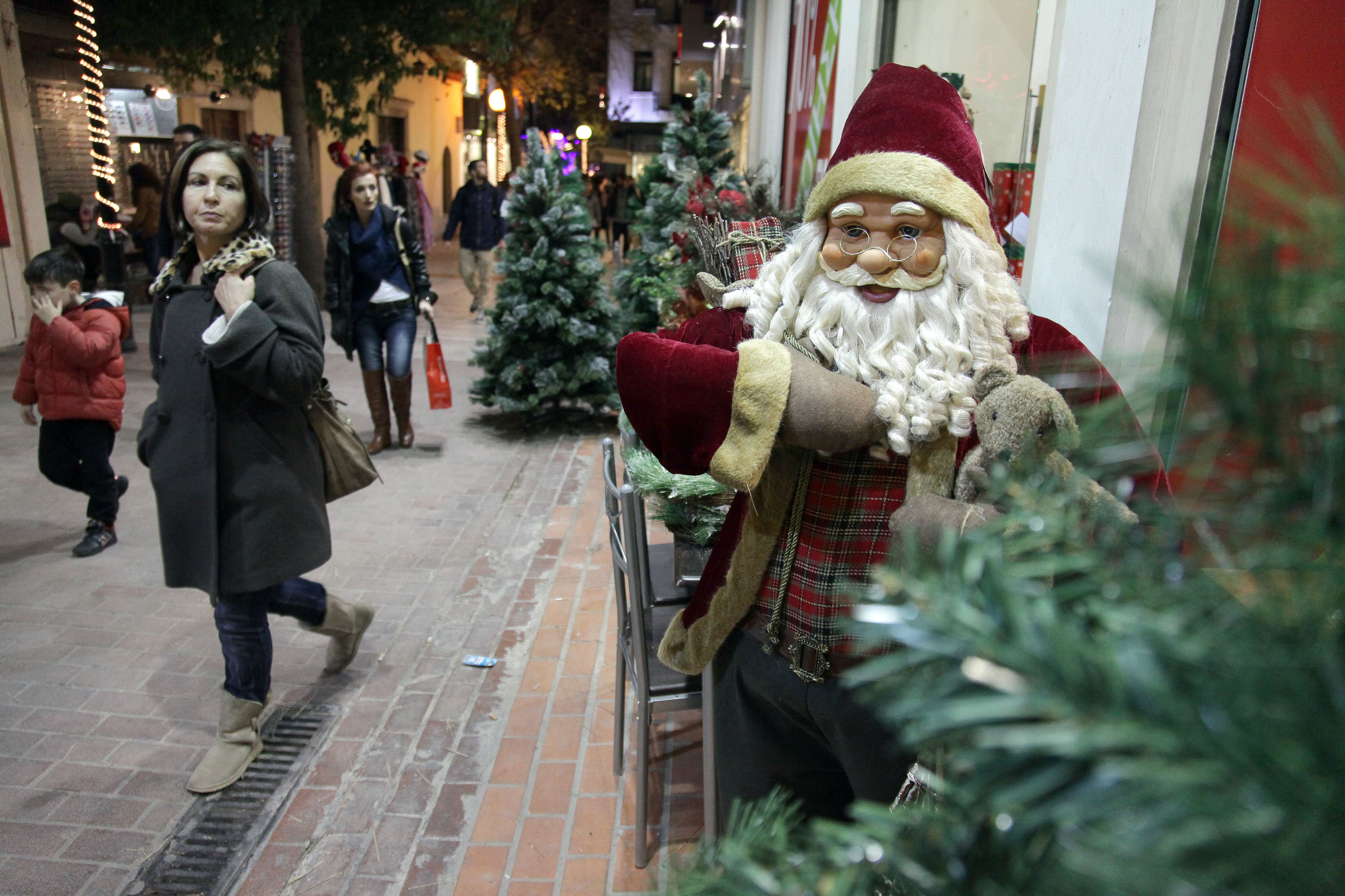 Ούτε και οι Ιταλοί πήγαν για χριστουγεννιάτικα ψώνια