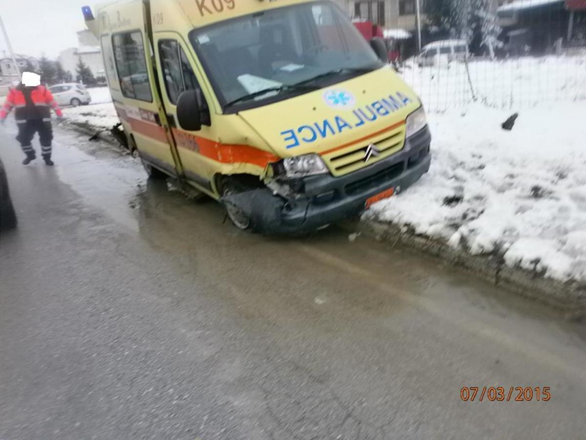 Πτολεμαΐδα: Από ασθενοφόρο… σε ασθενοφόρο λόγω τροχαίου (ΦΩΤΟ)
