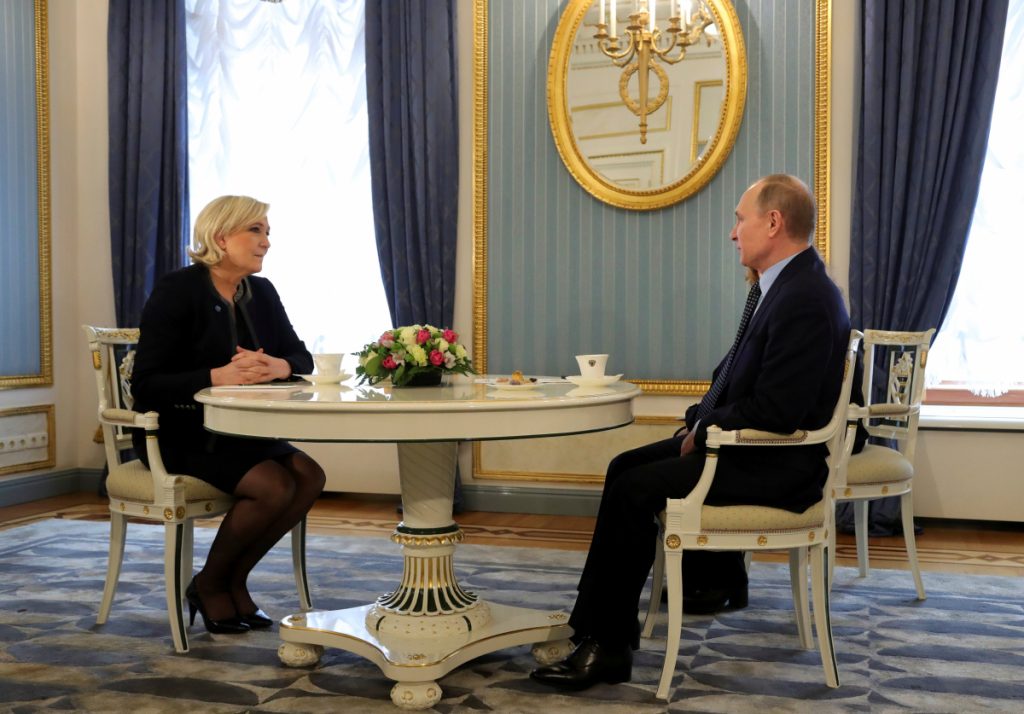 Τι κρύβει η αιφνιδιαστική συνάντηση Πούτιν – Λεπέν στο Κρεμλίνο