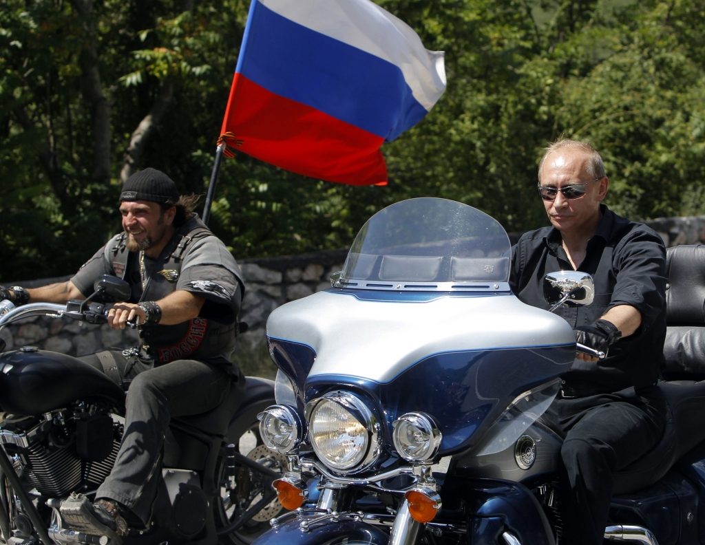 Ο Πούτιν φτάχνει ένα αυτοκίνητο για όλους τους ρώσους
