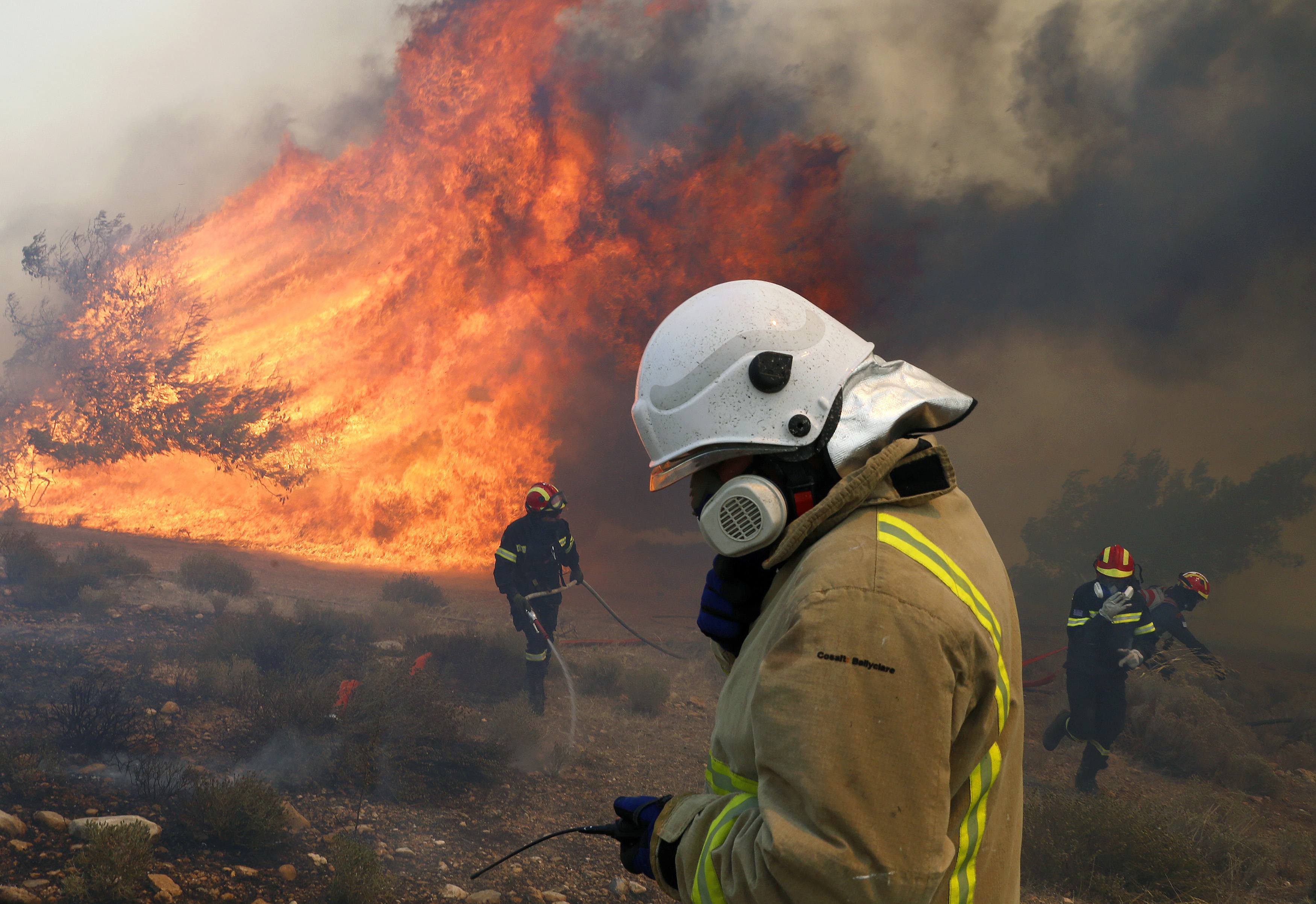 Συγκλονιστική φωτογραφία από τη φωτιά στον Μαραθώνα - ΦΩΤΟΓΡΑΦΙΑ REUTERS
