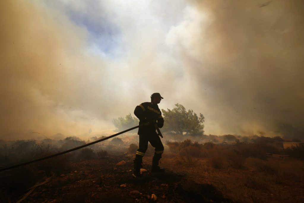 Αρνείται τα πάντα ο 60χρονος που πιάστηκε στα πράσα πριν βάλει νέα φωτιά στην Πάρνηθα – Σήμερα στον εισαγγελέα