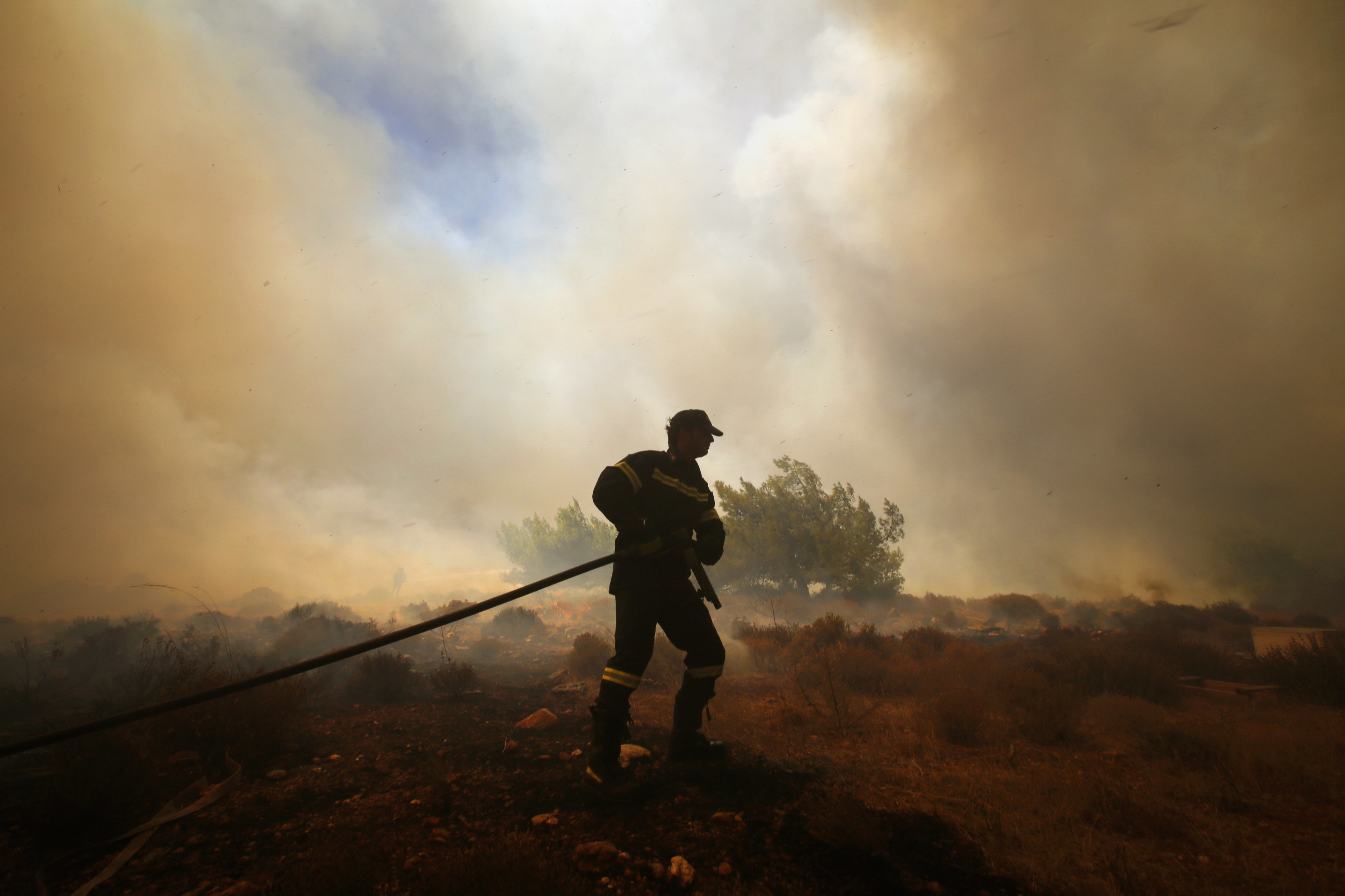 Αρνείται τα πάντα ο 60χρονος που πιάστηκε στα πράσα πριν βάλει νέα φωτιά στην Πάρνηθα – Σήμερα στον εισαγγελέα