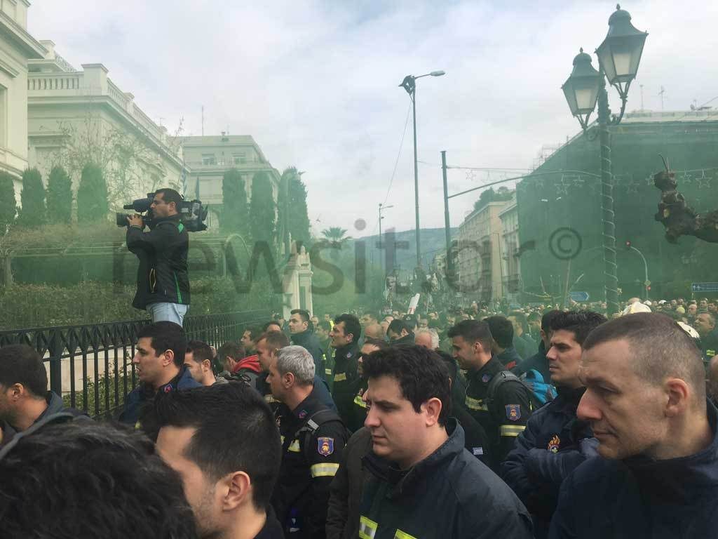 Αγριεμένα τα σώματα ασφαλείας! Κατάληψη στο ΓΛΚ και πορεία πυροσβεστών στο κέντρο!