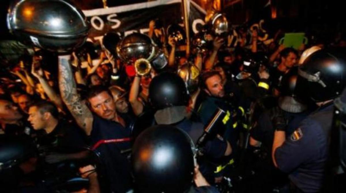 ΑΠΟΛΥΣΕΙΣ ενστόλων: Στην Ισπανία άρχισαν! Απόλυση πυροσβέστη με συνοπτικές διαδικασίες