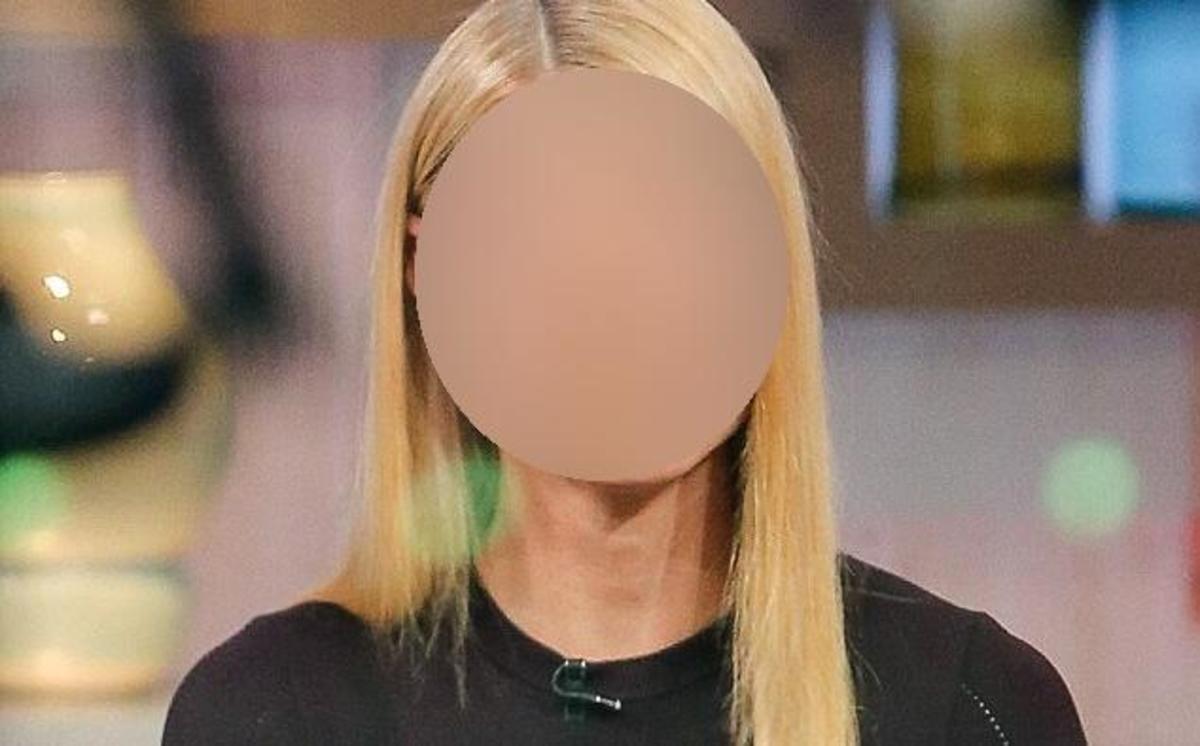 Βγήκε χωρίς σουτιέν και με see through φόρεμα σε τηλεοπτική εκπομπή!