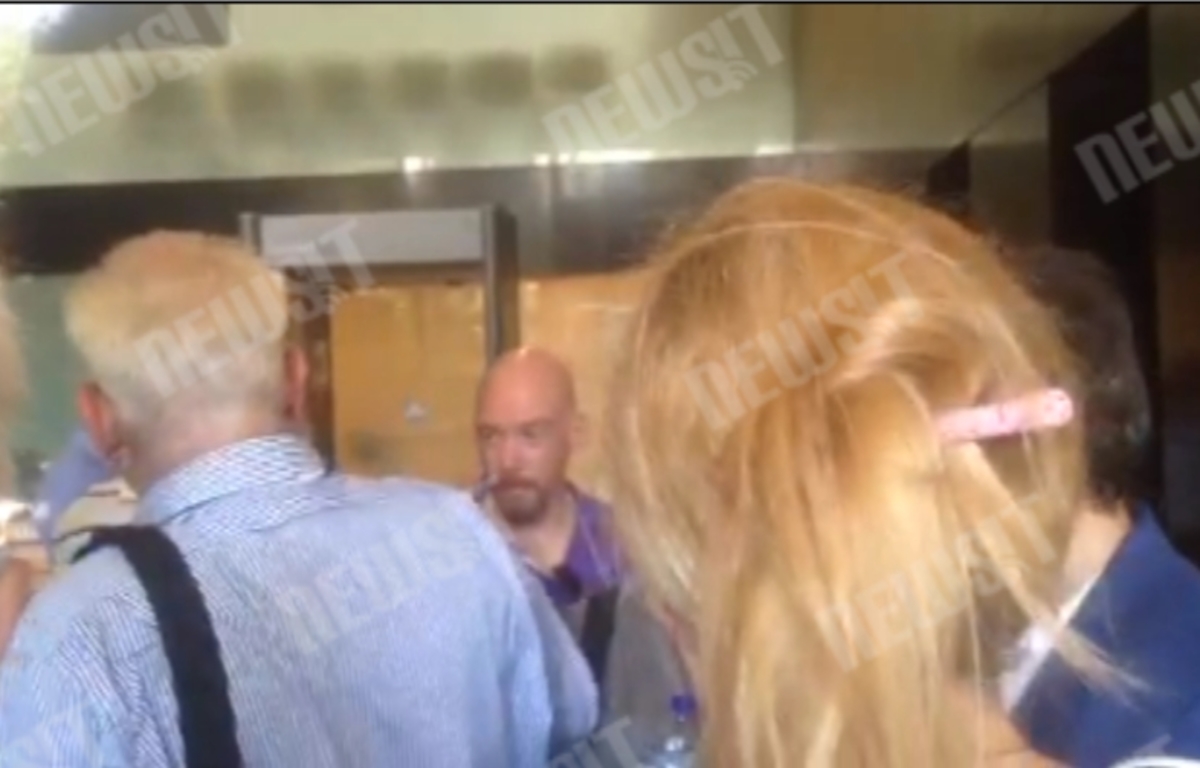 Η είσοδος συμβασιούχων βουλής