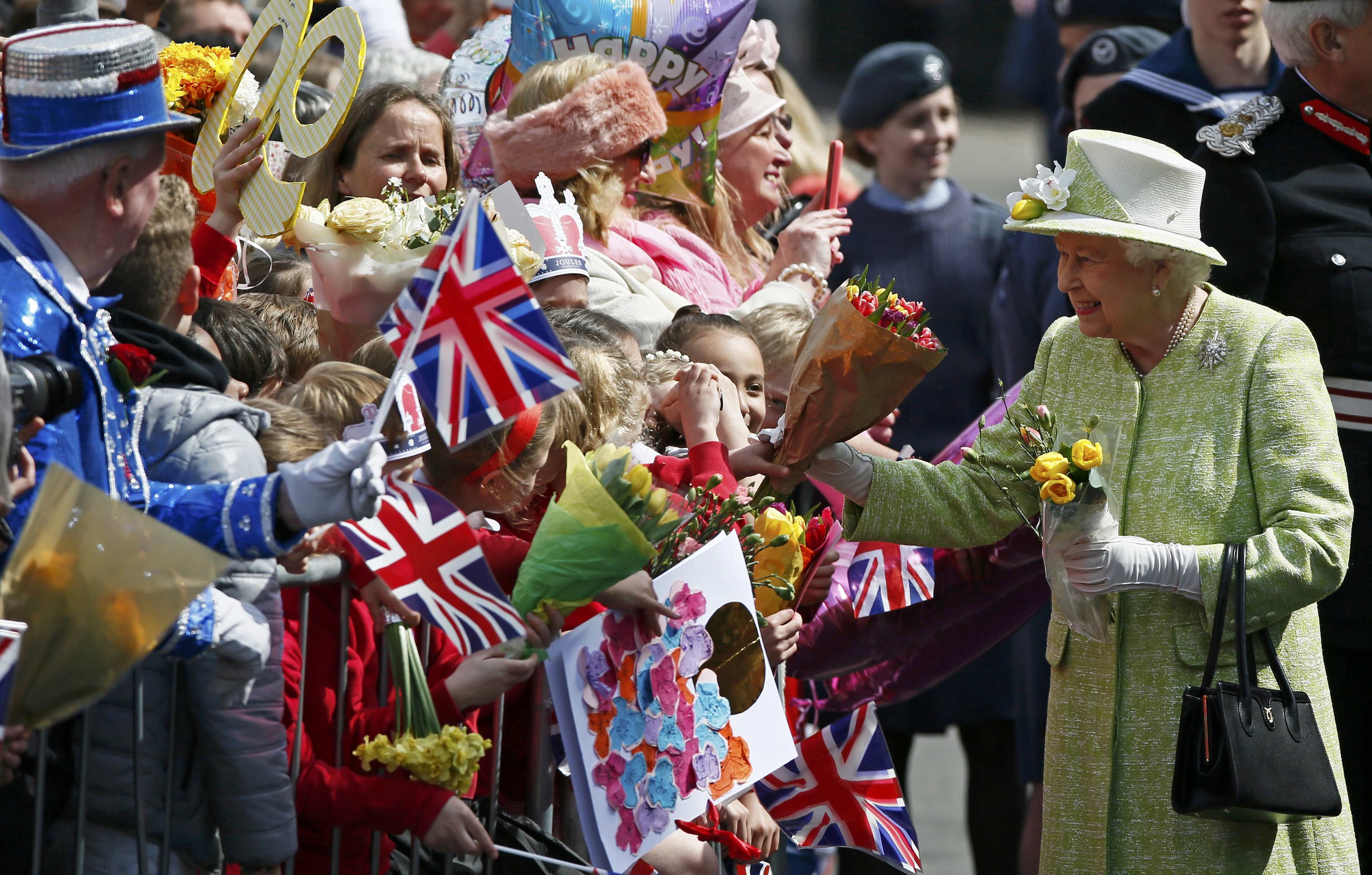 Какие самые популярные праздники. День рождения королевы (Queen′s Birthday).. День рождения королевы праздник в Великобритании. Празднование в Англии.