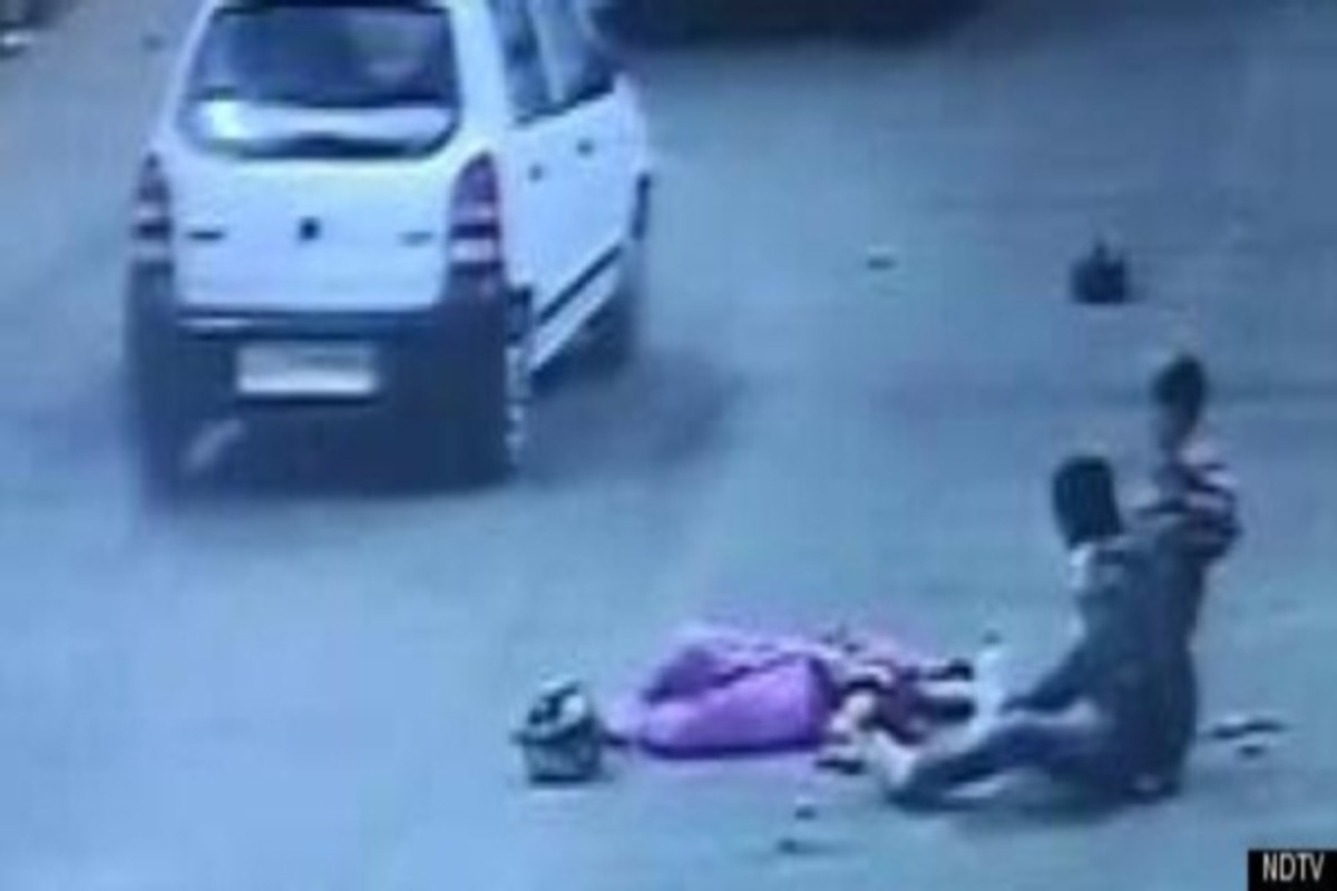 Τραγωδία: Ήταν νεκρή στην άσφαλτο με το μωρό της και κάνεις δεν σταματούσε να τους βοηθήσει…