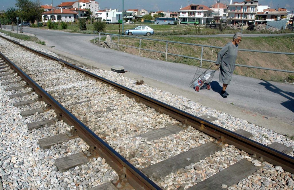 Χαροπαλεύει 24χρονος – Δεν ακουσε το τρένο γιατί άκουγε μουσική