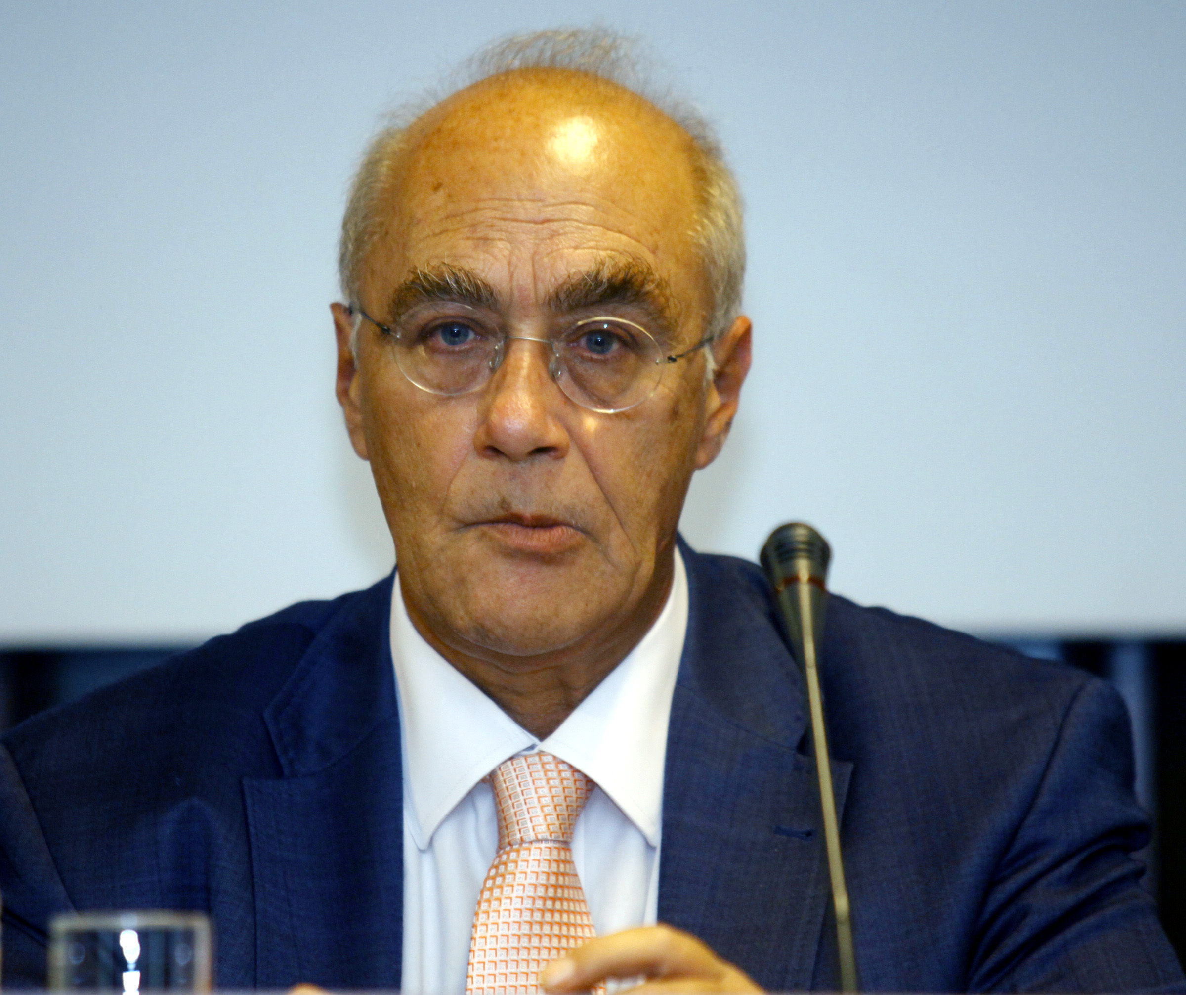 Αναταραχή στις φυλακές και το υπουργείο δείχνει Ραγκούση