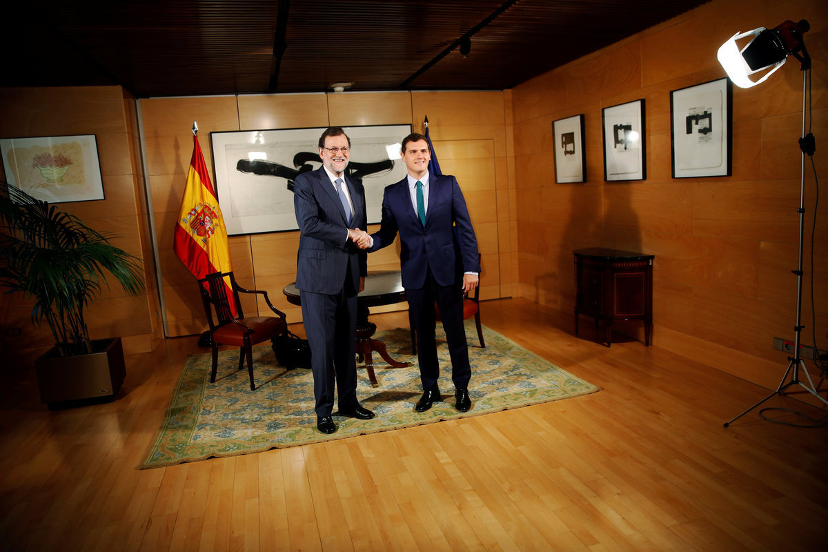 Πρώτο βήμα για σχηματισμό κυβέρνησης στην Ισπανία – Ικανοποιημένος ο Ραχόι