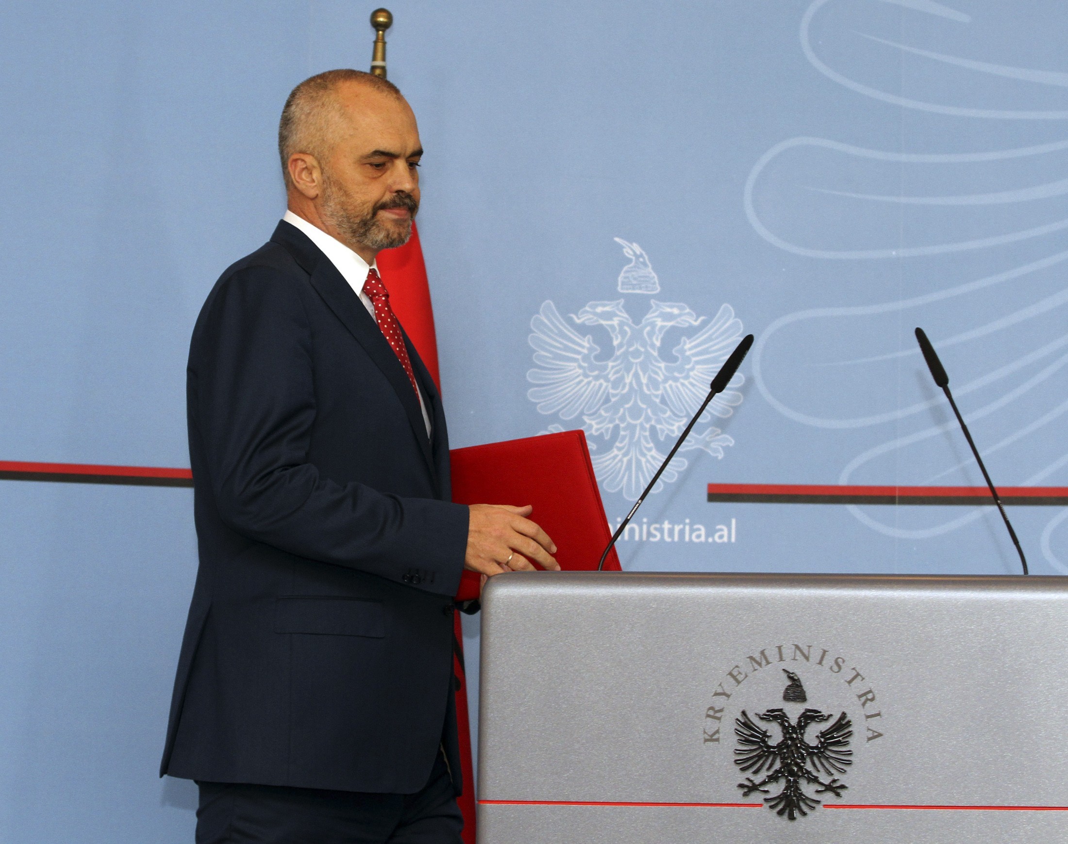 “Όχι” της Αλβανίας στην καταστροφή των συριακών χημικών όπλων