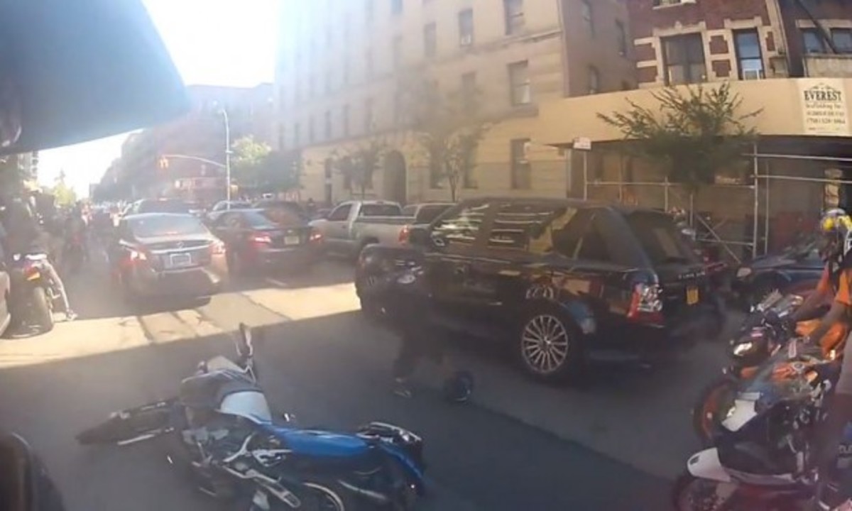 Απίστευτο video: Οδηγός Range Rover πατάει δεκάδες μοτοσικλετιστές