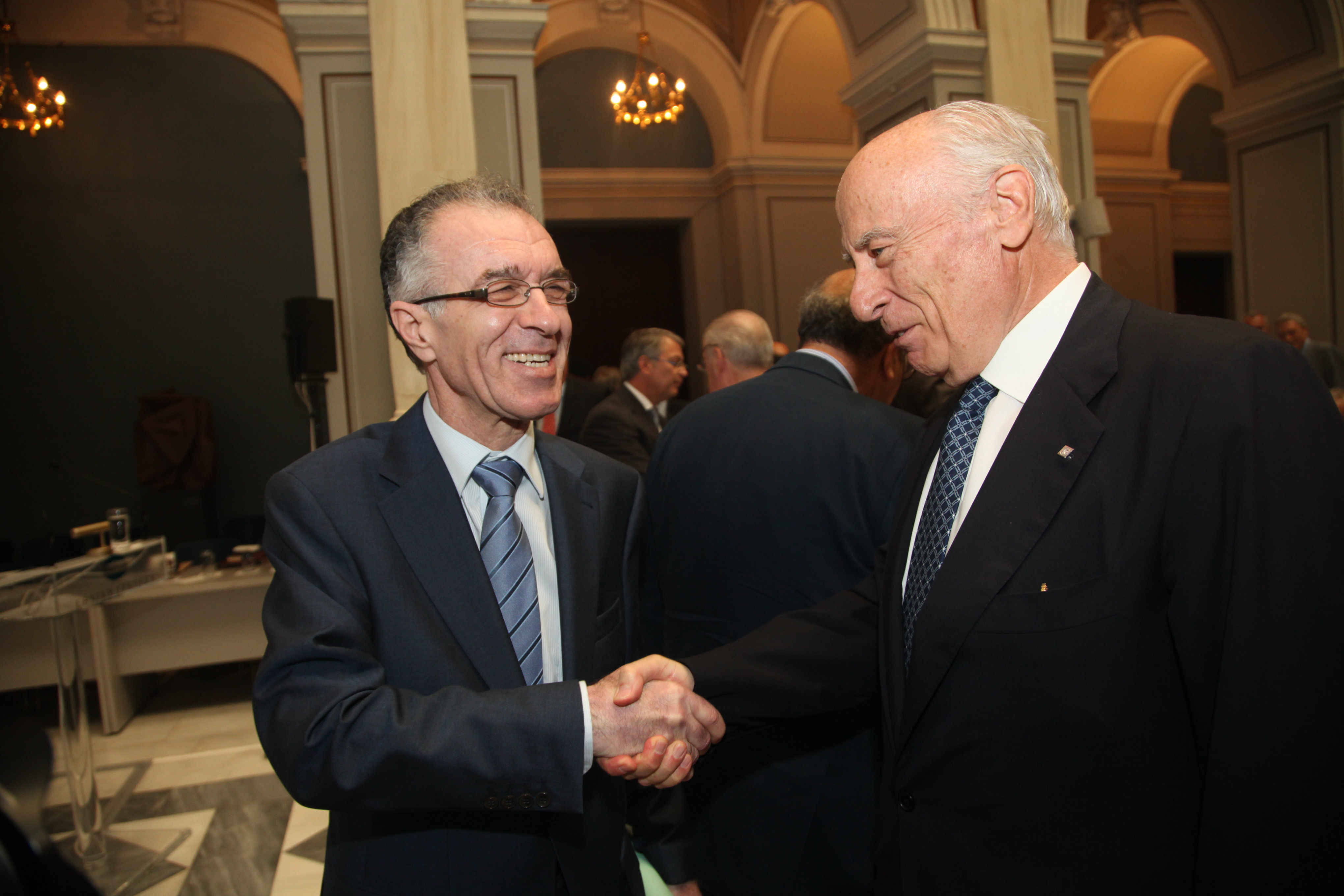 Ιστορική ημέρα για την Alpha Bank με την αποχώρηση Κωστόπουλου – Ανέλαβε ο Ράπανος