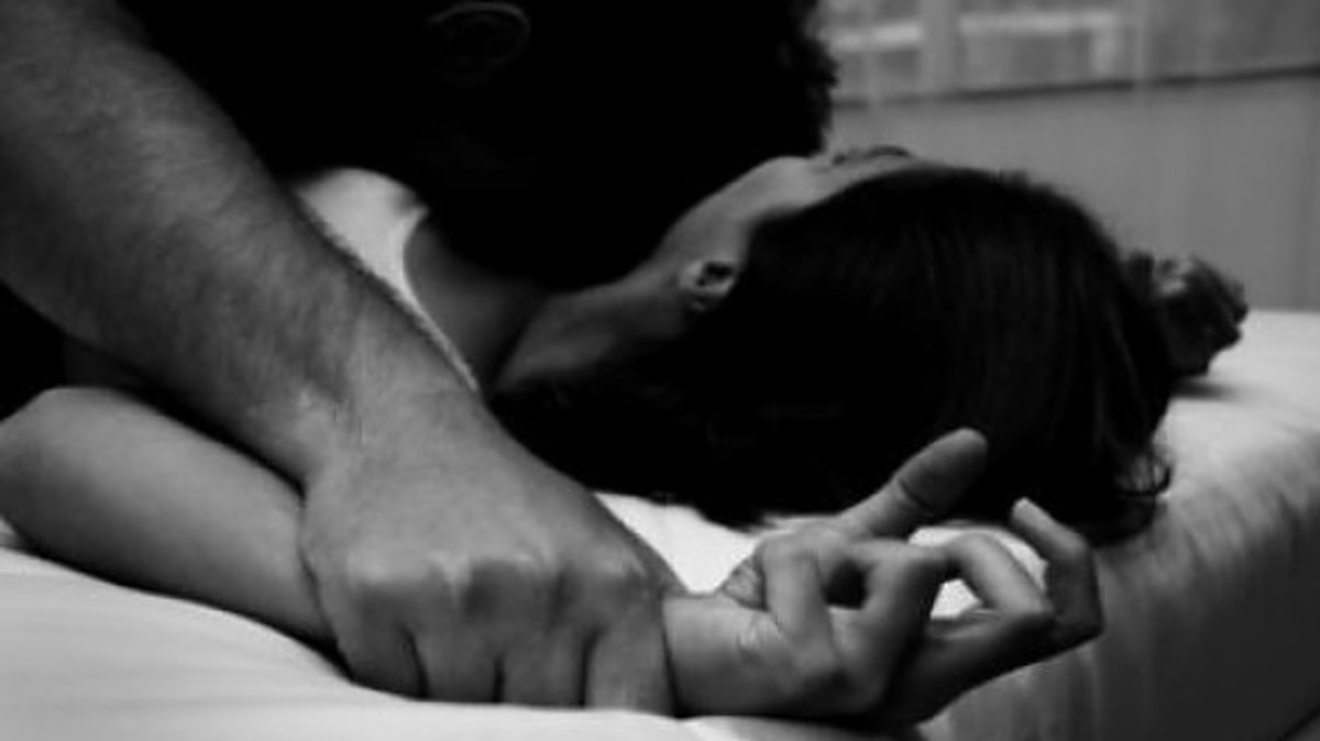 Αηδιαστικό! Ιερέας ασελγούσε πάνω στην θετή του κόρη