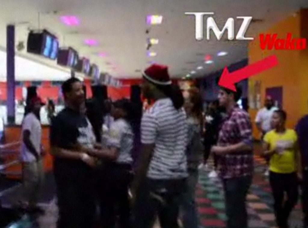 Συνεργάτης του ράπερ Waka Flocka του ρίχνει γροθιά στο πρόσωπο!