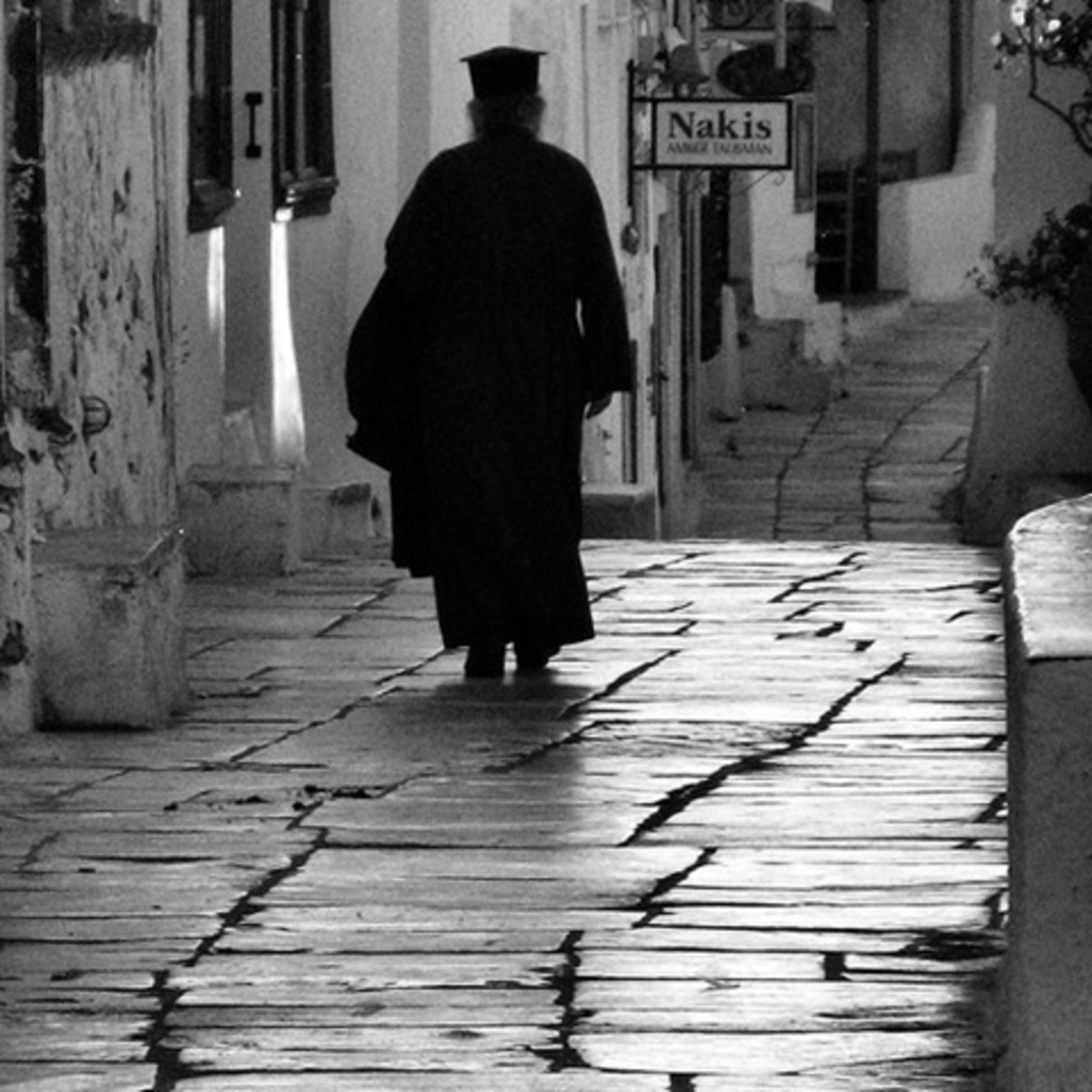 Θεσσαλονίκη: Η σπείρα που παγίδεψε 24 ιερείς και έβγαλε 455.000€!