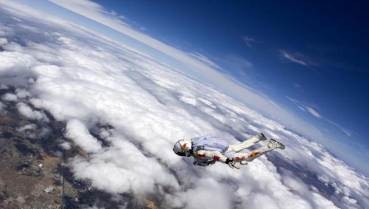 RED BULL STRATOS: Όλα έτοιμα για το άλμα του Felix Baumgartner από την άκρη του διαστήματος.