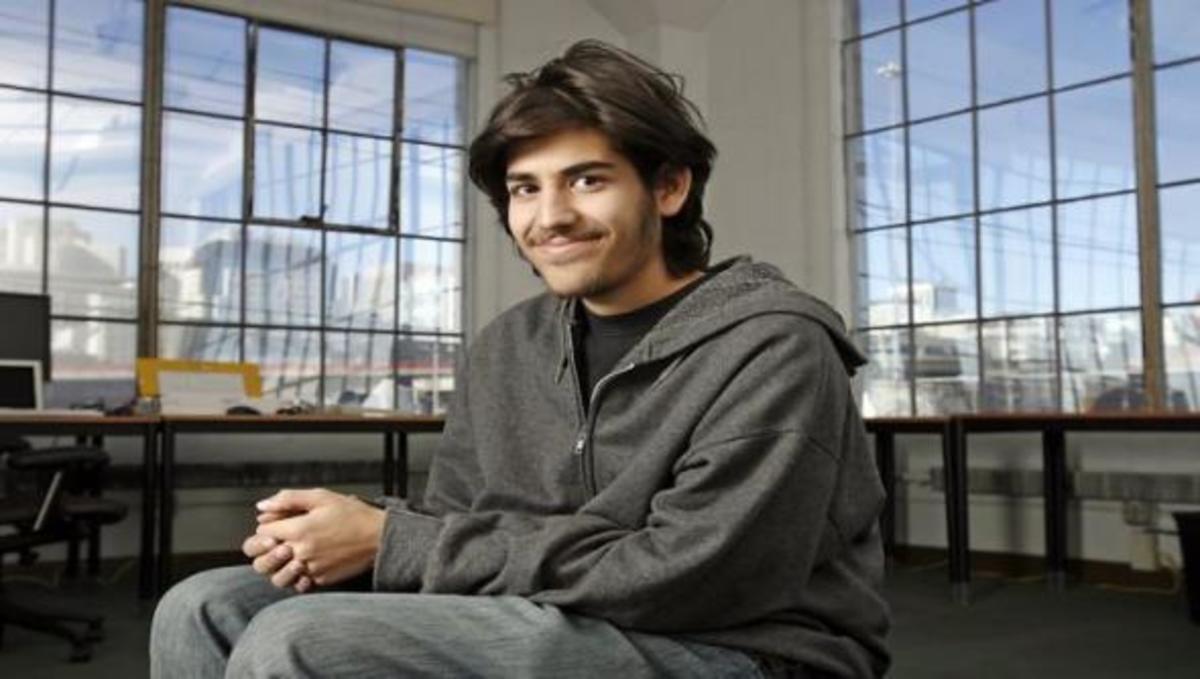 Απέσυραν τις κατηγορίες κατά του Aaron Swartz!