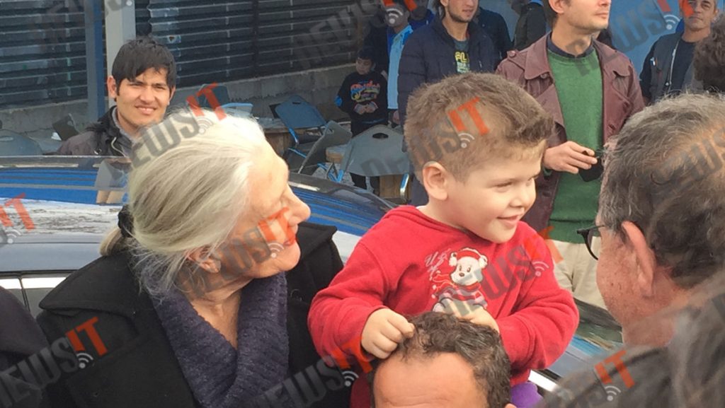 Η Βανέσα Ρεντγκρέιβ υποκλίθηκε στην Ελλάδα για τη βοήθεια στους πρόσφυγες (ΦΩΤΟ, VIDEO)