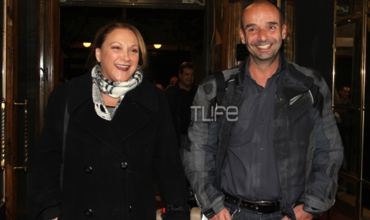 Σπάνια εμφάνιση της Ρένιας Λουιζίδου στο θέατρο με τον σύζυγό της!