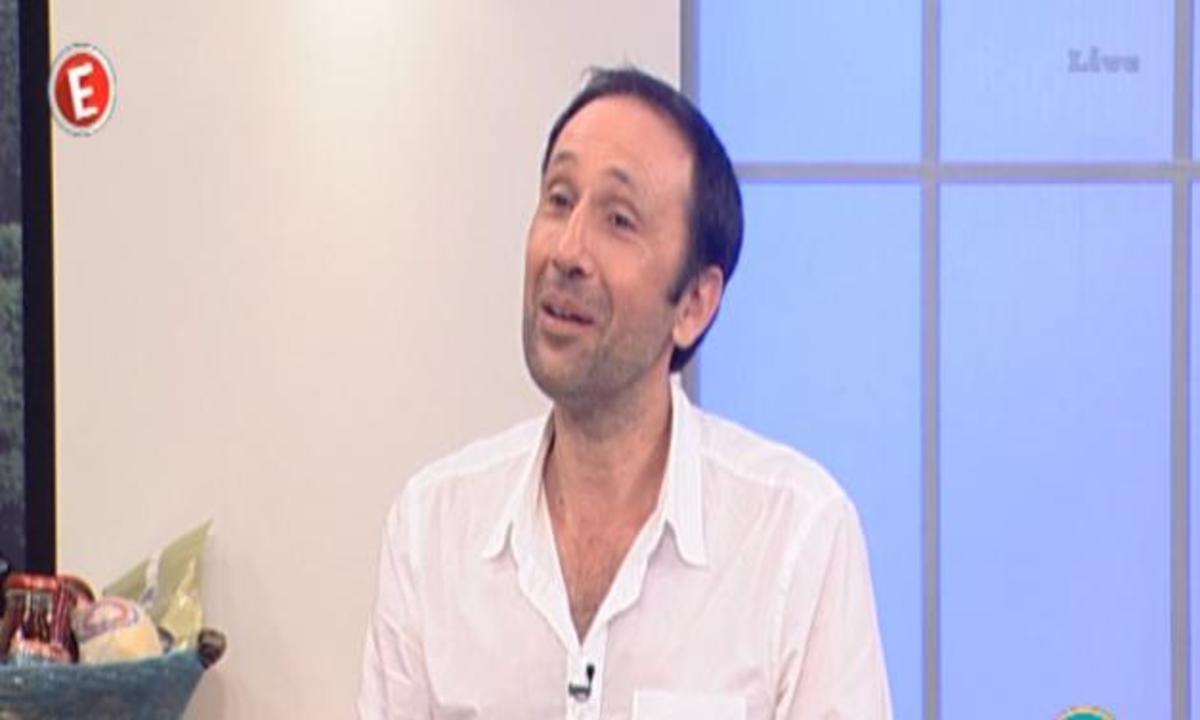 Ρένος Χαραλαμπίδης: «Η μητέρα μου πήρε τα λεφτά “εκβιαστικά” και…»