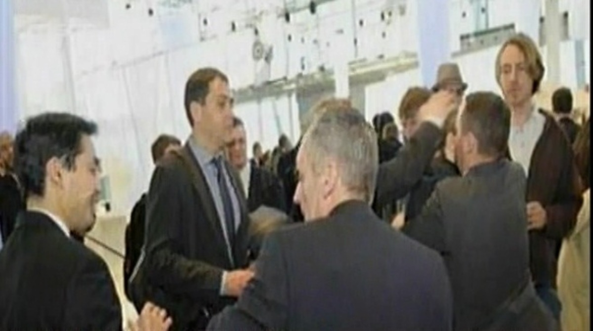 Πέταξαν τούρτα στον Ρέσλερ