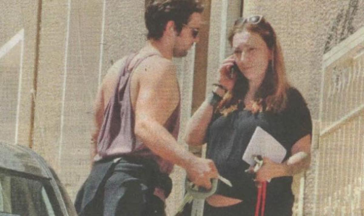 Αποστόλης Τότσικας – Ρούλα Ρέβη: “Καυτά” φιλιά στη μέση του δρόμου, λίγο πριν έρθει ο πελαργός