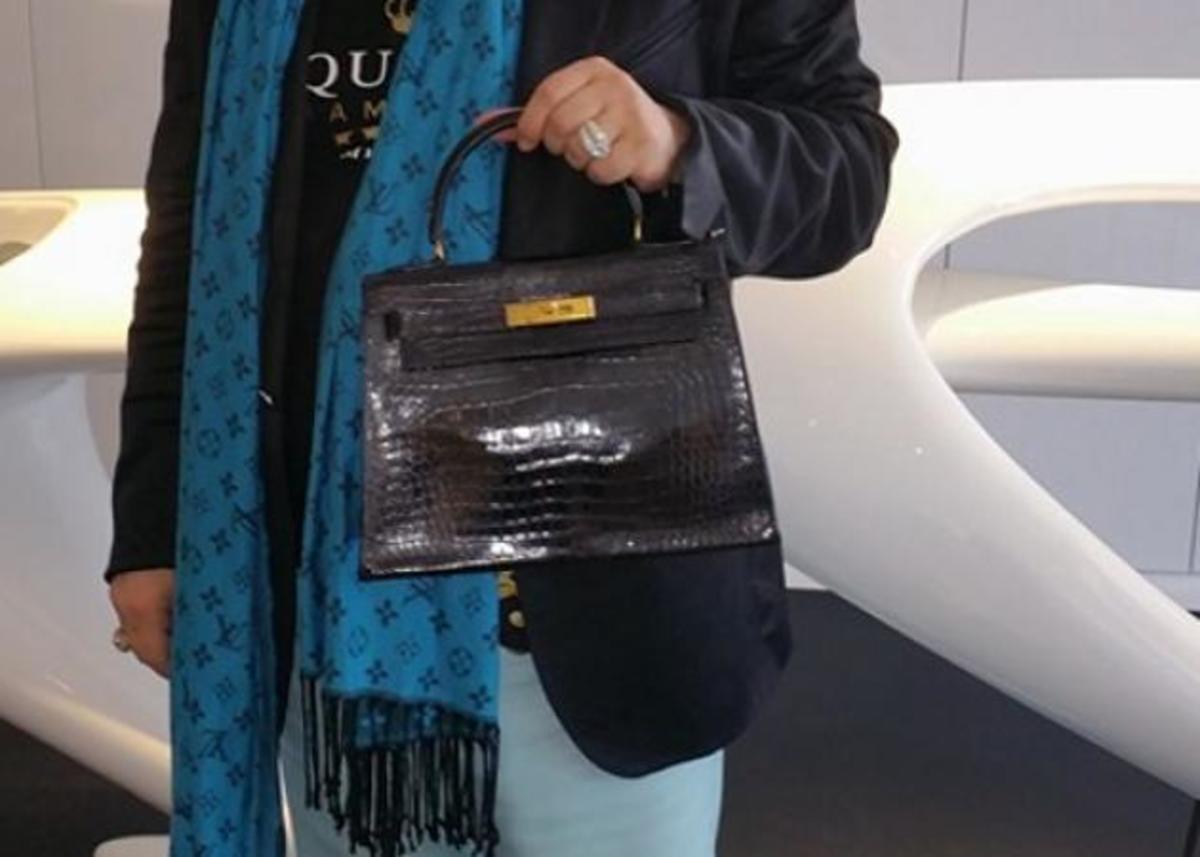 Ποιος γνωστός Έλληνας μάνατζερ αγόρασε συλλεκτική τσάντα HERMES αξίας 53.000 ευρώ; Φωτογραφίες