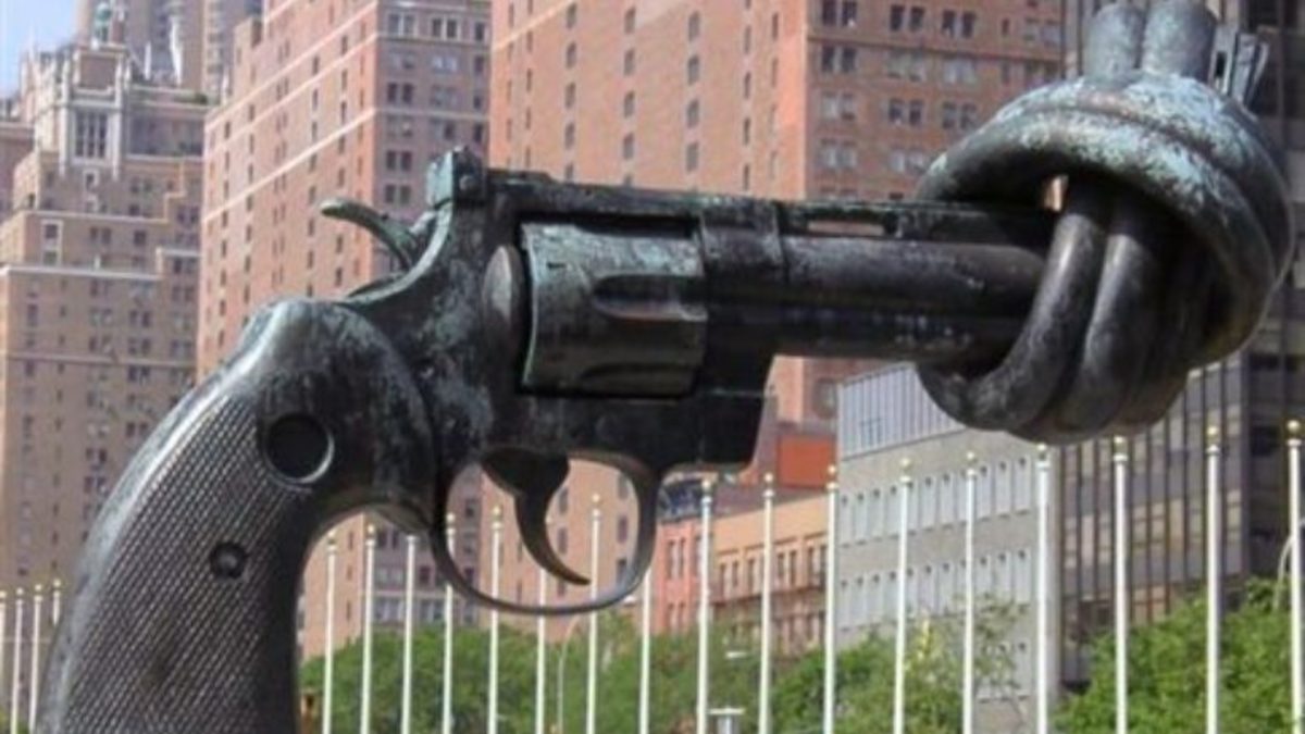 Πέθανε ο Σουηδός με το γλυπτό σύμβολο της ειρήνης