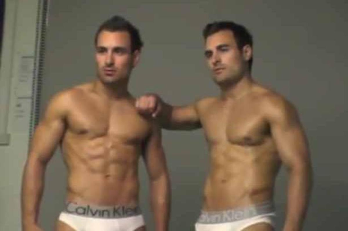 Δύο σέξι Έλληνες σε Βρετανικό reality