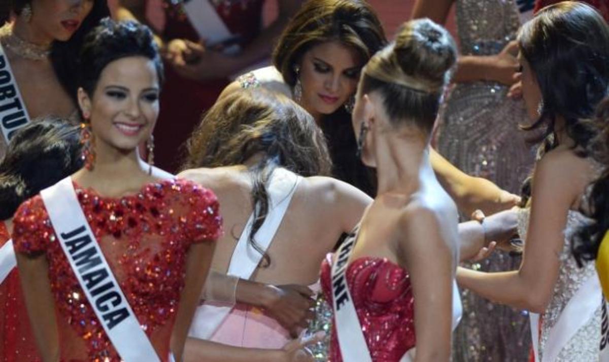 Πάγωσαν στο διαγωνισμό ομορφιάς – Λιποθύμησε μία από τις καλλόνες