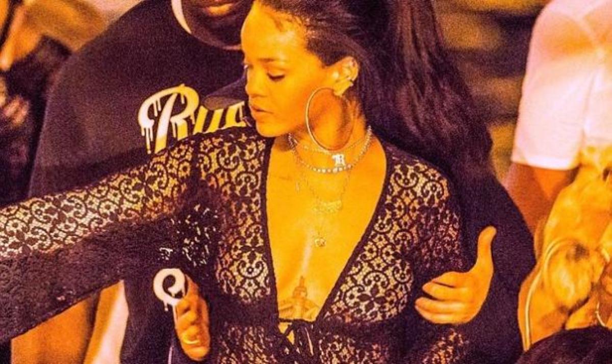 Η Rihanna μας κολάζει… Χωρίς μαγιό κάνει διακοπές στα Barbados!