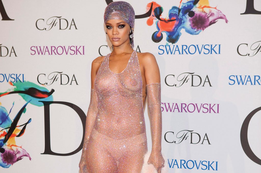 Γδύθηκε η Ριάνα