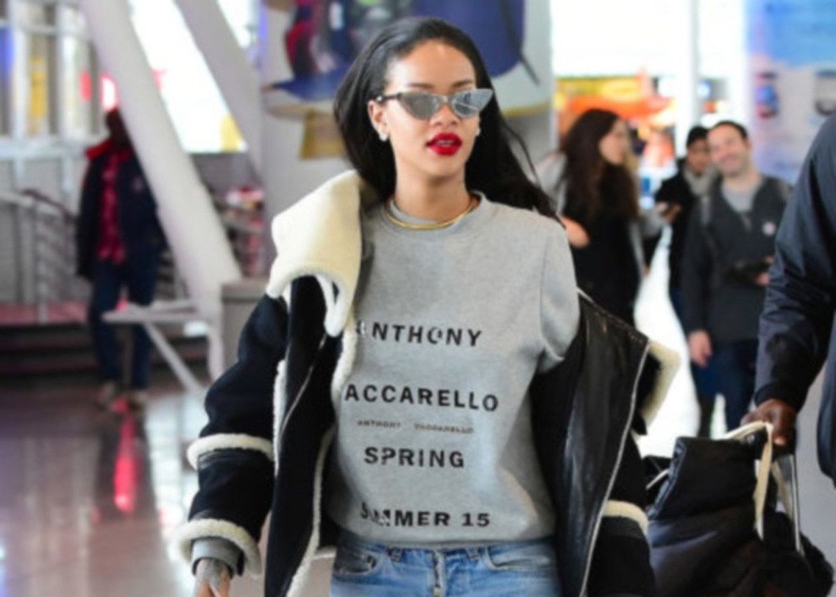 Τα απίθανα παπούτσια της Rihanna έκαναν… πάταγο!