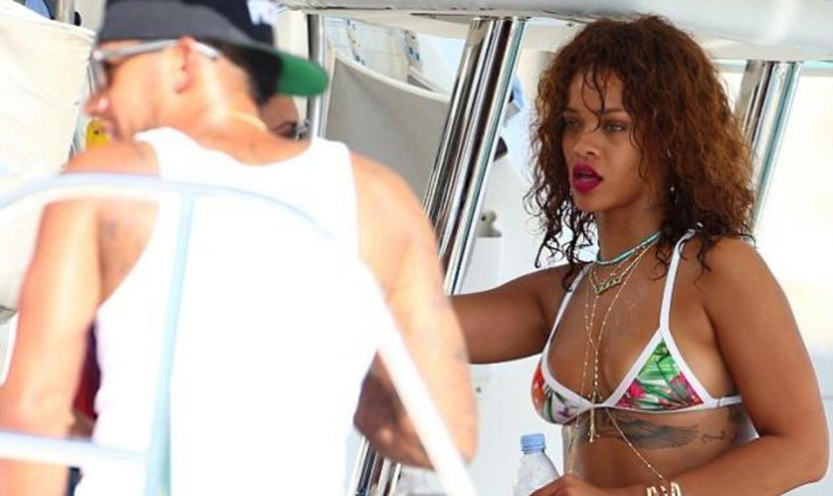 Rihanna: Ανάστάτωσε με το σέξι μπικίνι της και ξεσήκωσε το νέο… φλερτ της!