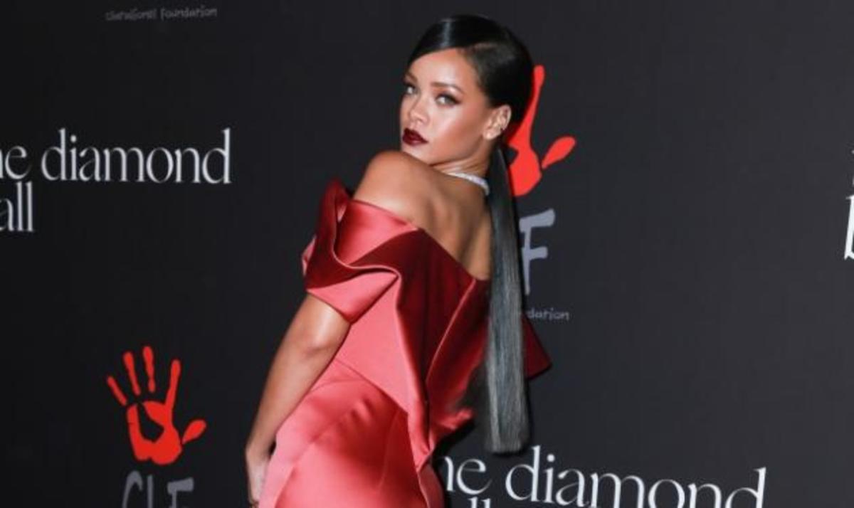 Ντροπιάστηκε η Rihanna – Πέταξαν έξω από event τον μεθυσμένο πατέρα της!