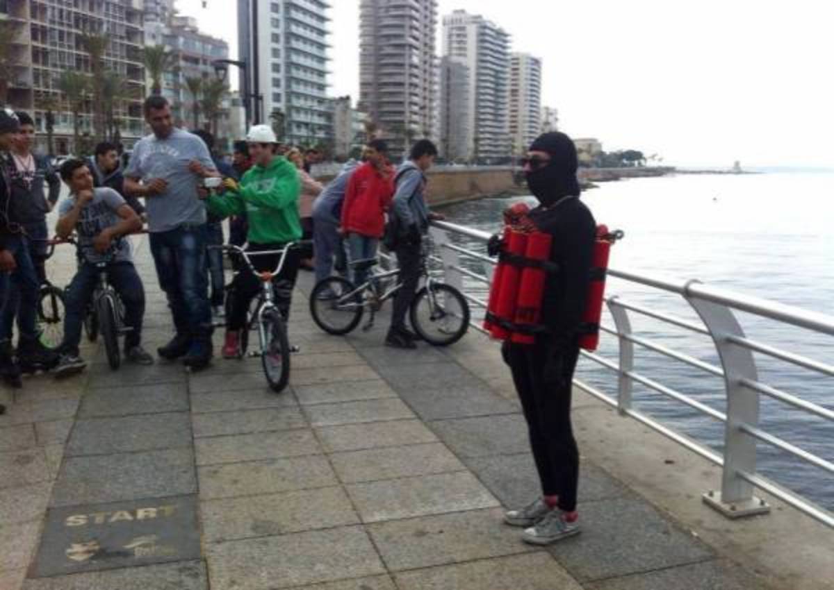 Κυκλοφορεί στη Βηρυτό με… γιλέκο βόμβα!