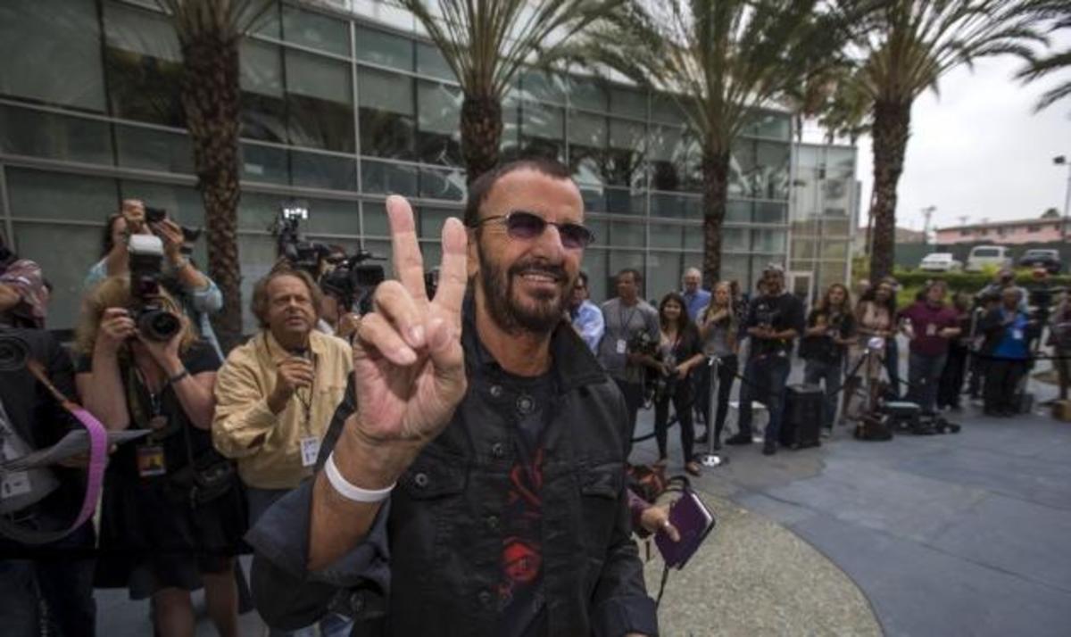 Ringo Starr: Το “σκαθάρι” έγινε 75 χρονών και έκανε πάρτι στο Hollywood!