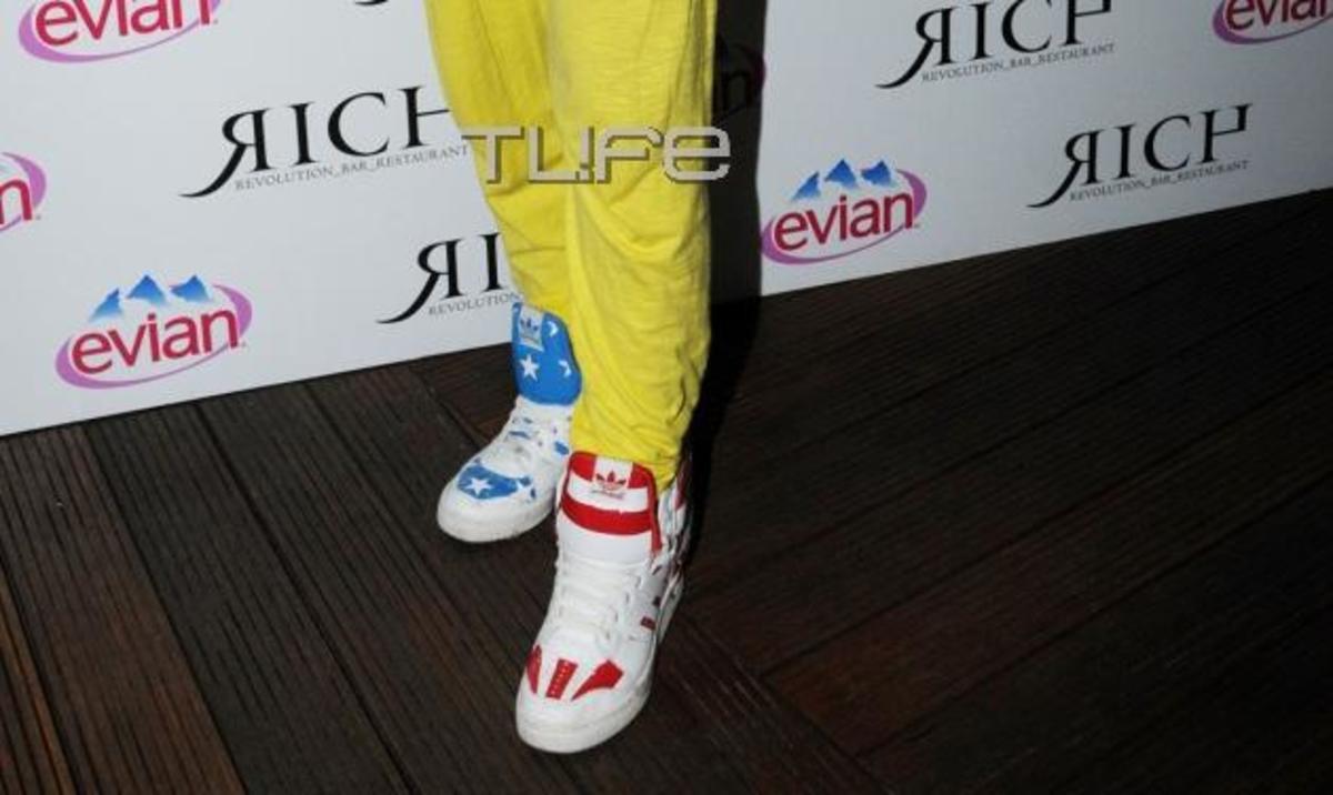 Ποια γνωστή αθλήτρια εμφανίστηκε σε event με διαφορετικά παπούτσια;