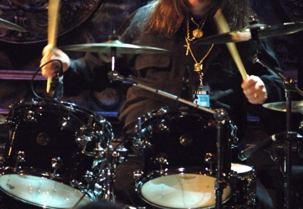 Θρήνος στην παγκόσμια μουσική σκηνή – Πέθανε σε τροχαίο γνωστός ντράμερ