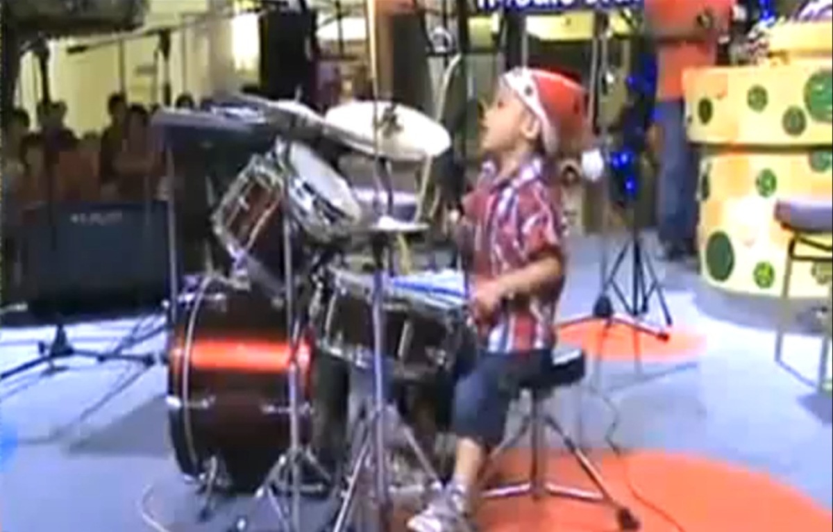 Ο πιτσι-ρόκερ! Δείτε και ακούστε απίστευτο video clip