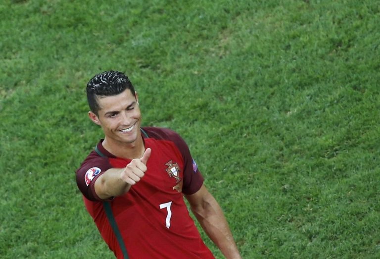 Euro 2016: “Μπούκαρε” στο γήπεδο και έτρεξε για τον… Ρονάλντο (ΦΩΤΟ, VIDEO)