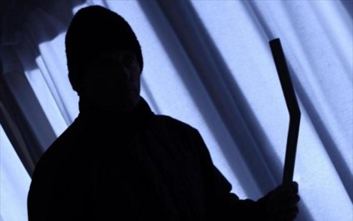 Βοιωτία: Κουκουλοφόροι με ρόπαλα λήστεψαν ηλικιωμένους!