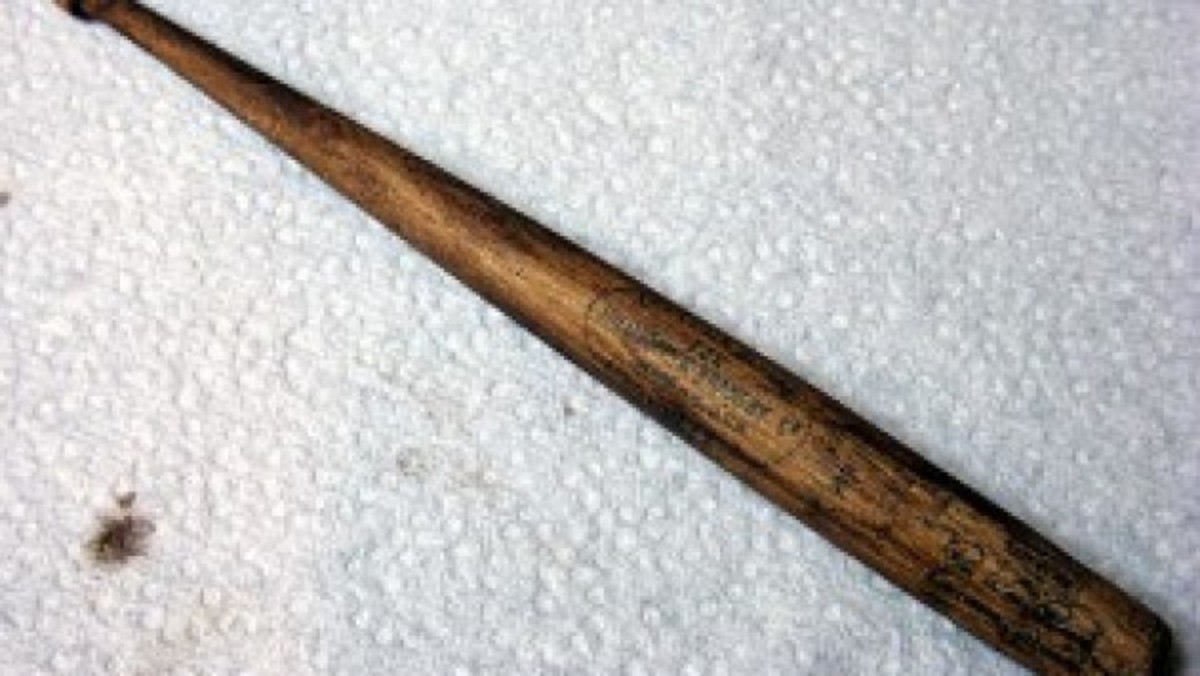 Λάρισα: Του έσπασαν το κεφάλι με ρόπαλο, τον λήστεψαν και πήγαν στα μπουζούκια!