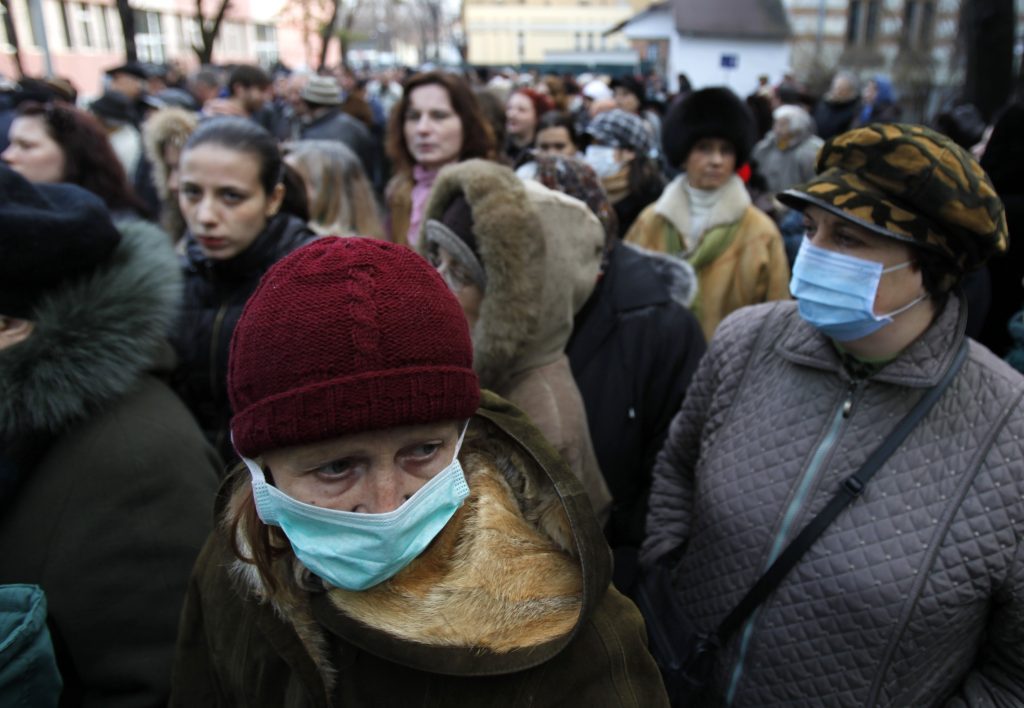 Χιλιάδες ρουμάνοι στις ουρες για ένα εμβόλιο ΦΩΤΟ REUTERS